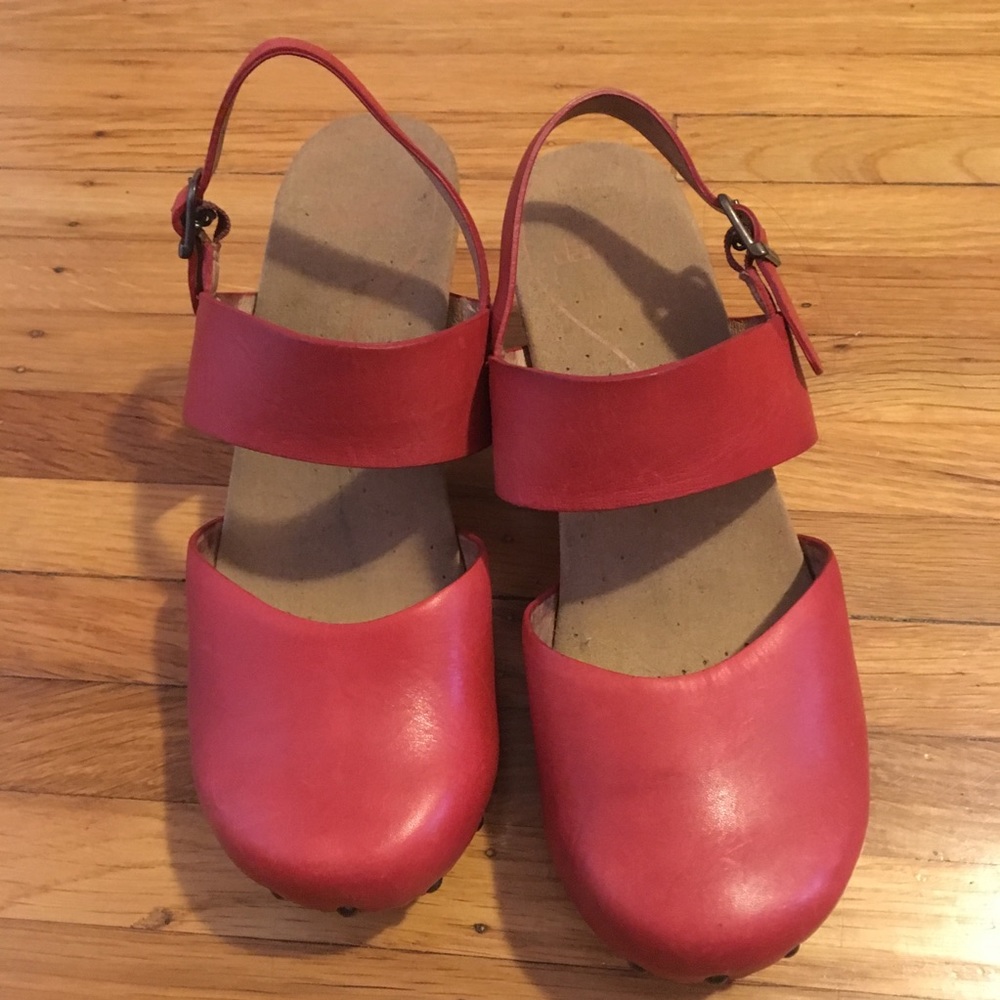 Red Danskos